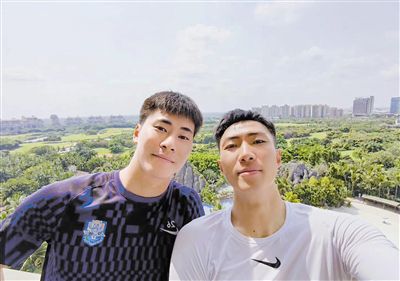 胸大的姑娘中文